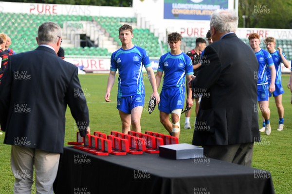 270426 - Dyffryn Taf v Bro Morgannwg - Road to Principality Finals - Boys U18s Cup - Bro Morgannwg players collect their medals