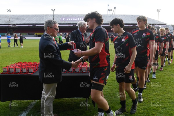 270426 - Dyffryn Taf v Bro Morgannwg - Road to Principality Finals - Boys U18s Cup - Dyffryn Taf players collect their medals at full time