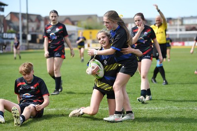 290426 - Dyffryn Taff v Bryncelynnog - Girls Schools Final U14 - Road To Principality Finals - Action during the match