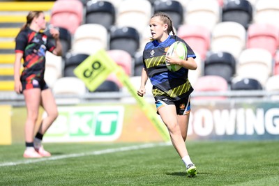 290426 - Dyffryn Taff v Bryncelynnog - Girls Schools Final U14 - Road To Principality Finals - Action during the match