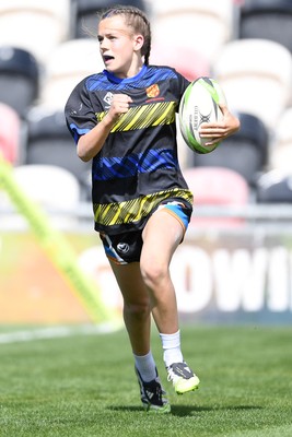 290426 - Dyffryn Taff v Bryncelynnog - Girls Schools Final U14 - Road To Principality Finals - Action during the match