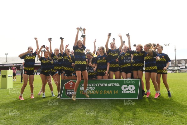 290426 - Dyffryn Taff v Bryncelynnog - Girls Schools Final U14 - Road To Principality Finals - Bryncelynnog players celebrate lifting the trophy at full time