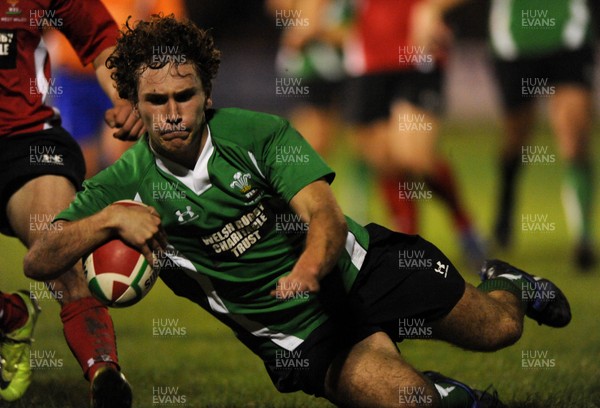 15.10.09 - East Wales Under 20 v West Wales Under 20 - East's James Loxton runs in to score try. 