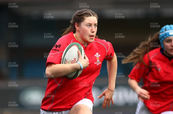 300417 - Under 18s Girls Rugby - East Wales v West Wales - Gwen Crabb of West Wales makes a break