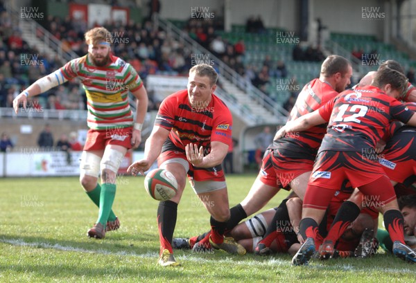 240416 -Ebbw_Vale v Aberavon-Principality_Premiership-Aberavon's David Pritchard passes from a ruck