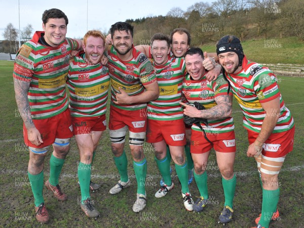 240416 -Ebbw_Vale v Aberavon-Principality_Premiership-Ebbw's players celebrate their win