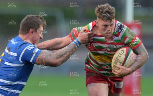 051215 - Ebbw Vale v Bridgend - Principality Premiership - Ebbw Vales Ronny Kynes is tackled by Bridgends Gavin Bilton