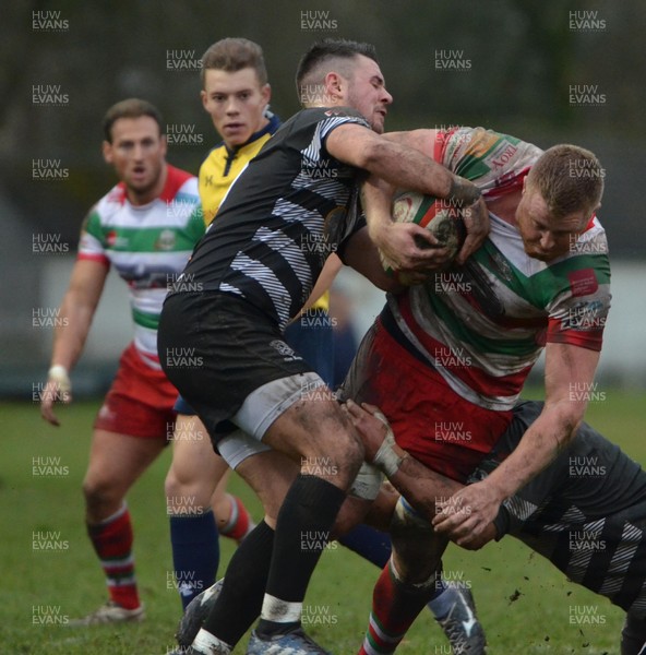 070117 - Ebbw Vale v Cross Keys - Principality Premiership   Ebbw Vale's Jonathon Davies on the attack by Huw Evans Agency