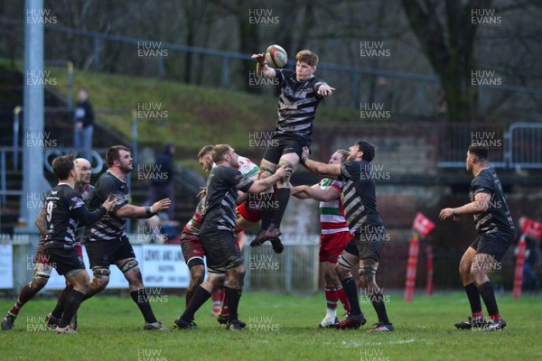 070117 - Ebbw Vale v Cross Keys - Principality Premiership   Cross Keys' captain Darren Hughes retrieves the line out ball by Huw Evans Agency