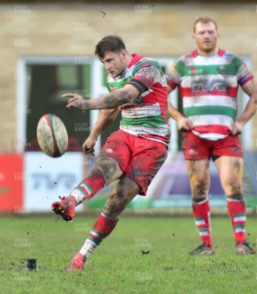 070117 - Ebbw Vale v Cross Keys - Principality Premiership   Ebbw Vale's Josh Lewis kicking a penalty by Huw Evans Agency