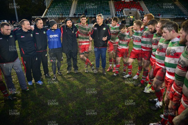 070117 - Ebbw Vale v Cross Keys - Principality Premiership   Ebbw Vale's players and coaches after the game by Huw Evans Agency