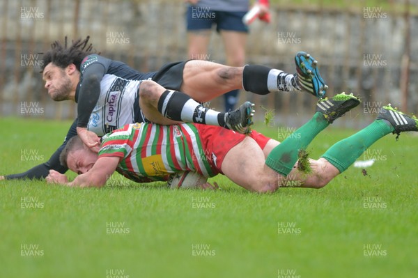 101015 - Ebbw Vale -Crosskeys -Principality_Premiership - Ebbw Vale's Ryan gardner scores a try