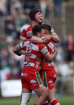 100526 - Ebbw Vale v Llandovery RFC - Super Rygbi Cymru Grand Final - Llandovery celebrate the victory at full time 