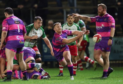 161025 - Ebbw Vale v Llandovery, Super Rugbi Cymru - Rory Harries of Ebbw Vale feeds the ball out