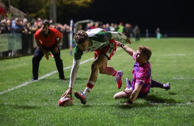 161025 - Ebbw Vale v Llandovery, Super Rugbi Cymru - Tomi Lewis of Llandovery races in to score try