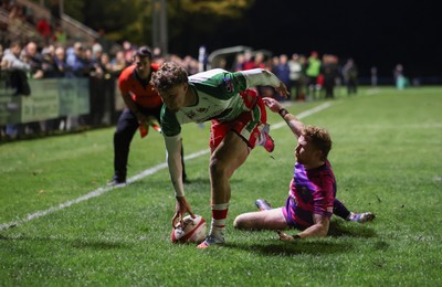 161025 - Ebbw Vale v Llandovery, Super Rugbi Cymru - Tomi Lewis of Llandovery races in to score try