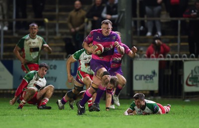 161025 - Ebbw Vale v Llandovery, Super Rugbi Cymru - Jack Pope of Ebbw Vale charges forward