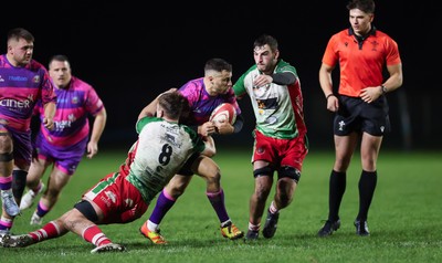 161025 - Ebbw Vale v Llandovery, Super Rugbi Cymru - Dorian Jones of Ebbw Vale attacks