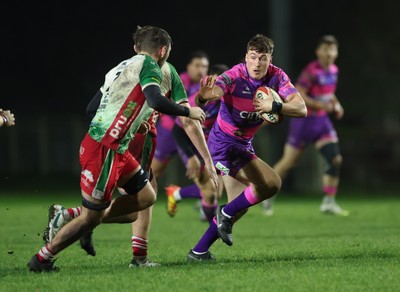 161025 - Ebbw Vale v Llandovery, Super Rugbi Cymru - Dan Buffery of Ebbw Vale breaks away