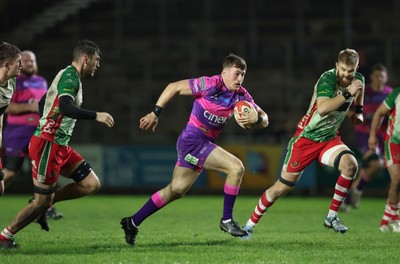 161025 - Ebbw Vale v Llandovery, Super Rugbi Cymru - Dan Buffery of Ebbw Vale breaks away