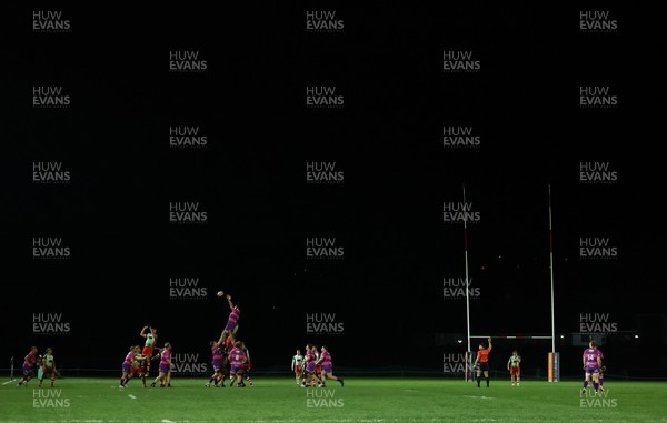 161025 - Ebbw Vale v Llandovery, Super Rugbi Cymru - Llandovery and Ebbw Vale contest a line out