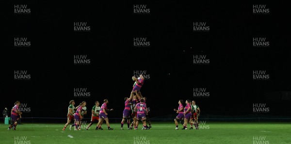161025 - Ebbw Vale v Llandovery, Super Rugbi Cymru - Llandovery and Ebbw Vale contest a line out