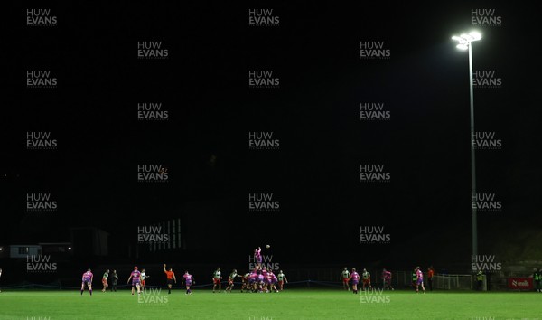161025 - Ebbw Vale v Llandovery, Super Rugbi Cymru - Llandovery and Ebbw Vale contest a line out