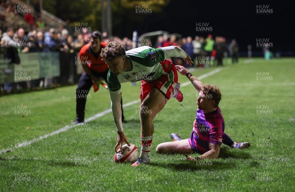 161025 - Ebbw Vale v Llandovery, Super Rugbi Cymru - Tomi Lewis of Llandovery races in to score try