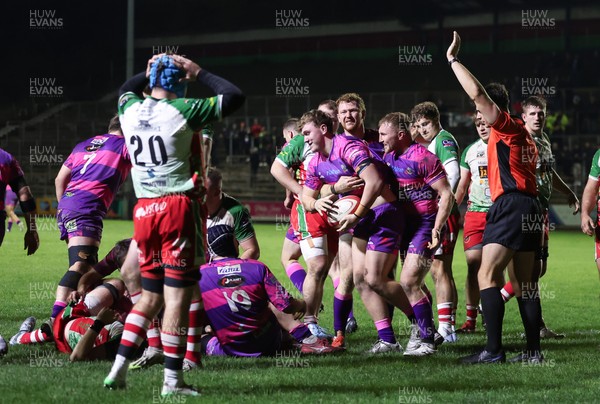 161025 - Ebbw Vale v Llandovery, Super Rugbi Cymru - Charlie Manship of Ebbw Vale powers over to score try