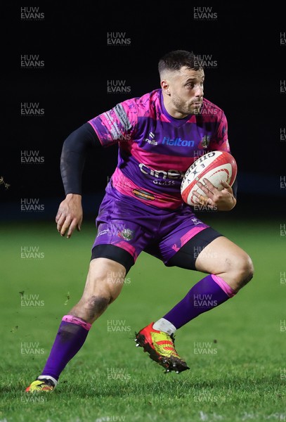 161025 - Ebbw Vale v Llandovery, Super Rugbi Cymru - Dorian Jones of Ebbw Vale attacks