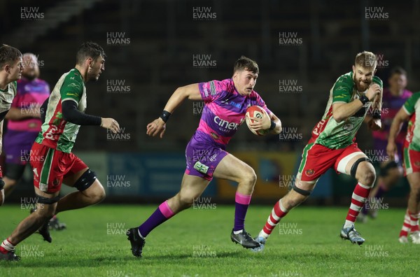 161025 - Ebbw Vale v Llandovery, Super Rugbi Cymru - Dan Buffery of Ebbw Vale breaks away