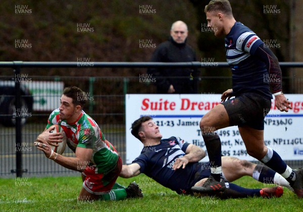 301217 - Ebbw Vale v Llanelli - Principality Premiership - Ebbw's Stefan Thomas dives over for a try