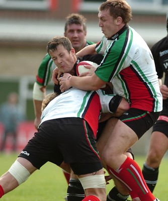 160906 - Ebbw Vale v Neath - The Principality Premiership - Neath's Gareth King is sandwiched by the Ebbw defence 