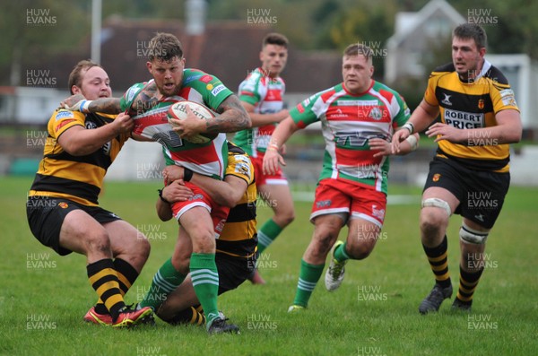 160917 - Ebbw Vale v Newport - Principality Premiership - Ebbw's Ronny Kynes on the crash ball