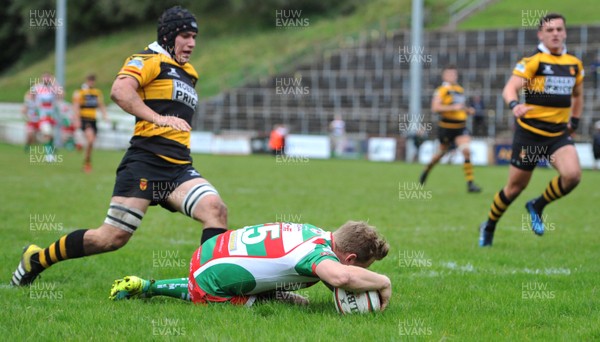 160917 - Ebbw Vale v Newport - Principality Premiership - Ebbw's Daniel Haymond scores a try