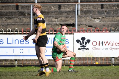 010325 - Ebbw Vale v Newport - Super Rygbi Cymru - Ryan Gardner of Ebbw Vale runs in to score a try