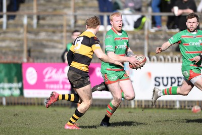 010325 - Ebbw Vale v Newport - Super Rygbi Cymru - Ieuan Evans of Ebbw Vale is challenged by David Richards of Newport