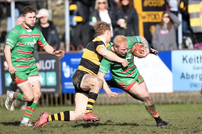 010325 - Ebbw Vale v Newport - Super Rygbi Cymru - Ieuan Evans of Ebbw Vale is challenged by David Richards of Newport