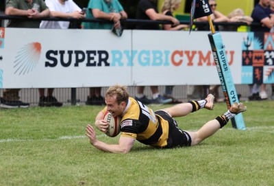 180525 - Ebbw Vale  v Newport RFC, Super Rygbi Cymru Grand Final - Carwyn Penny of Newport dives in to score try
