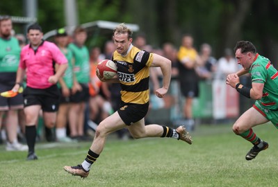 180525 - Ebbw Vale  v Newport RFC, Super Rygbi Cymru Grand Final - Carwyn Penny of Newport breaks away to score try