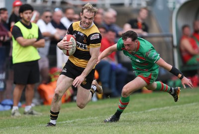 180525 - Ebbw Vale  v Newport RFC, Super Rygbi Cymru Grand Final - Carwyn Penny of Newport breaks away to score try