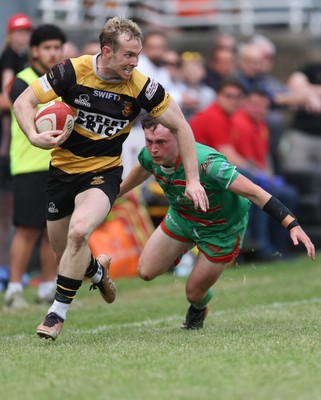 180525 - Ebbw Vale  v Newport RFC, Super Rygbi Cymru Grand Final - Carwyn Penny of Newport breaks away to score try