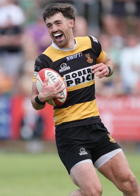 180525 - Ebbw Vale  v Newport RFC, Super Rygbi Cymru Grand Final - Iestyn Galton of Newport races in to score try