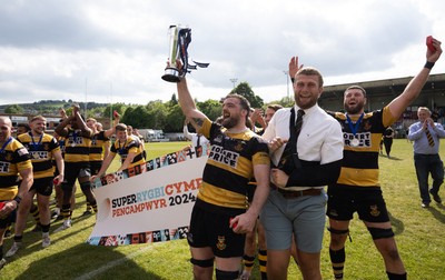 180525 - Ebbw Vale  v Newport RFC, Super Rygbi Cymru Grand Final - Newport captain Ben Roach lifts the Super Rygbi Cymru trophy after the victory over Ebbw Vale