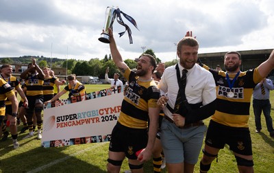 180525 - Ebbw Vale  v Newport RFC, Super Rygbi Cymru Grand Final - Newport captain Ben Roach lifts the Super Rygbi Cymru trophy after the victory over Ebbw Vale