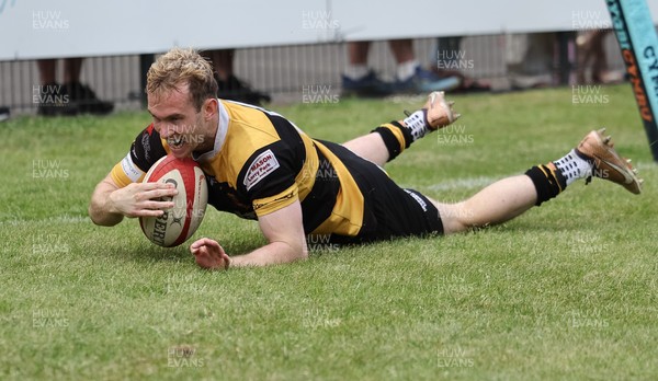 180525 - Ebbw Vale  v Newport RFC, Super Rygbi Cymru Grand Final - Carwyn Penny of Newport dives in to score try