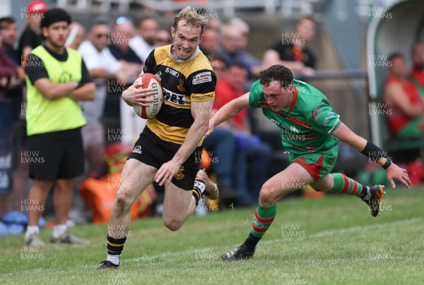 180525 - Ebbw Vale  v Newport RFC, Super Rygbi Cymru Grand Final - Carwyn Penny of Newport breaks away to score try