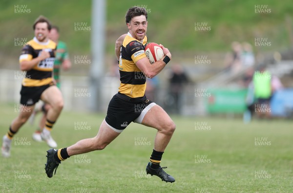 180525 - Ebbw Vale  v Newport RFC, Super Rygbi Cymru Grand Final - Iestyn Galton of Newport races in to score try