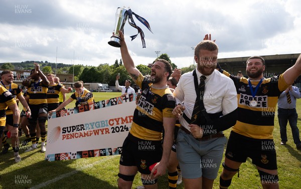 180525 - Ebbw Vale  v Newport RFC, Super Rygbi Cymru Grand Final - Newport captain Ben Roach lifts the Super Rygbi Cymru trophy after the victory over Ebbw Vale
