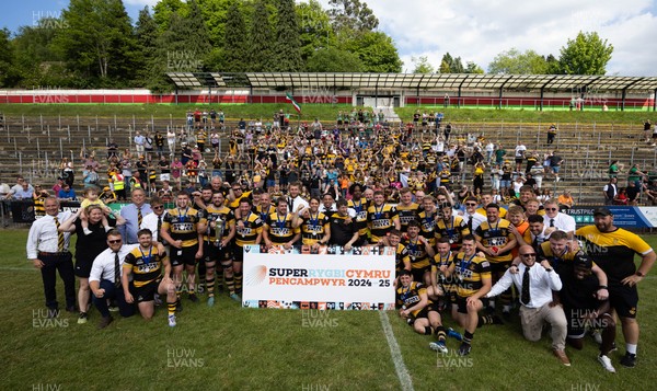 180525 - Ebbw Vale  v Newport RFC, Super Rygbi Cymru Grand Final - Newport Players celebrate with their fans